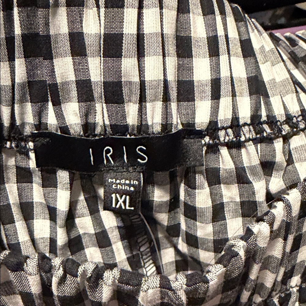 Iris Basic Black & White Gingham Off-Shoulder Top… - image 5